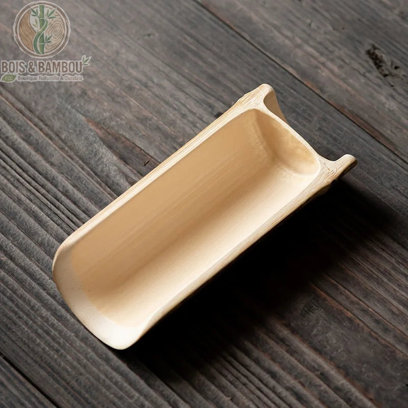 Cuillere a the bambou clair beige vue plongee interieur creux bords sculptes fond bois - Bois et Bambou Eco