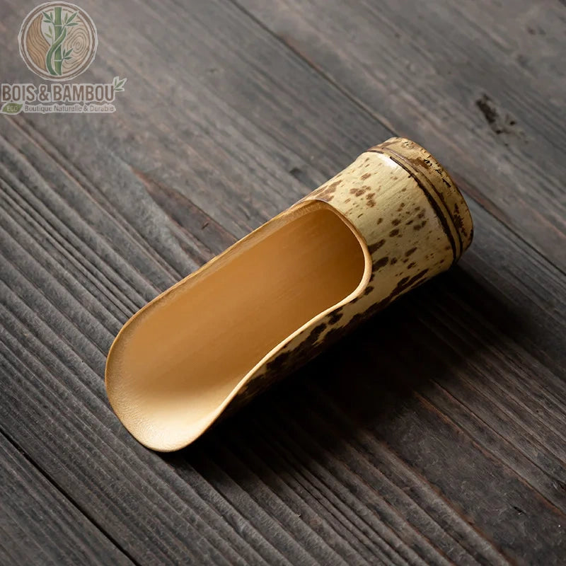 Cuillere a the bambou naturel mouchete beige dore vue 3-4 noeud tachete manche interieur dore - Bois et Bambou Eco
