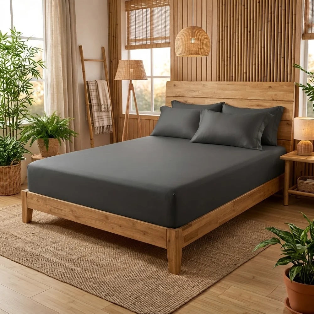 Drap-housse en bambou gris anthracite avec 2 taies sur un lit