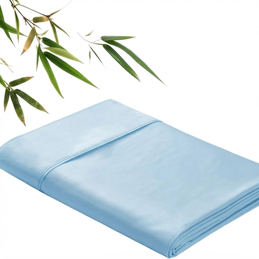 Drap plat en bambou bleu ciel plié avec son rabat cousu