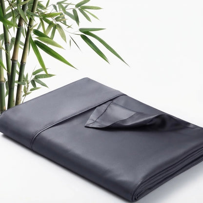 Drap plat en bambou gris anthracite plié avec une taie assortie