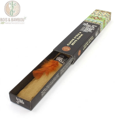 Encens Palo Santo sauge blanche, coffret ouvert avec plume décorative, fond blanc