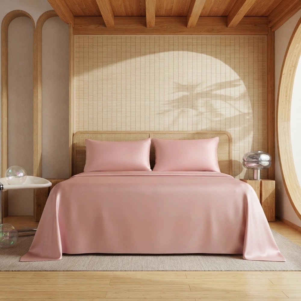 Ensemble de draps en bambou rose sur un lit