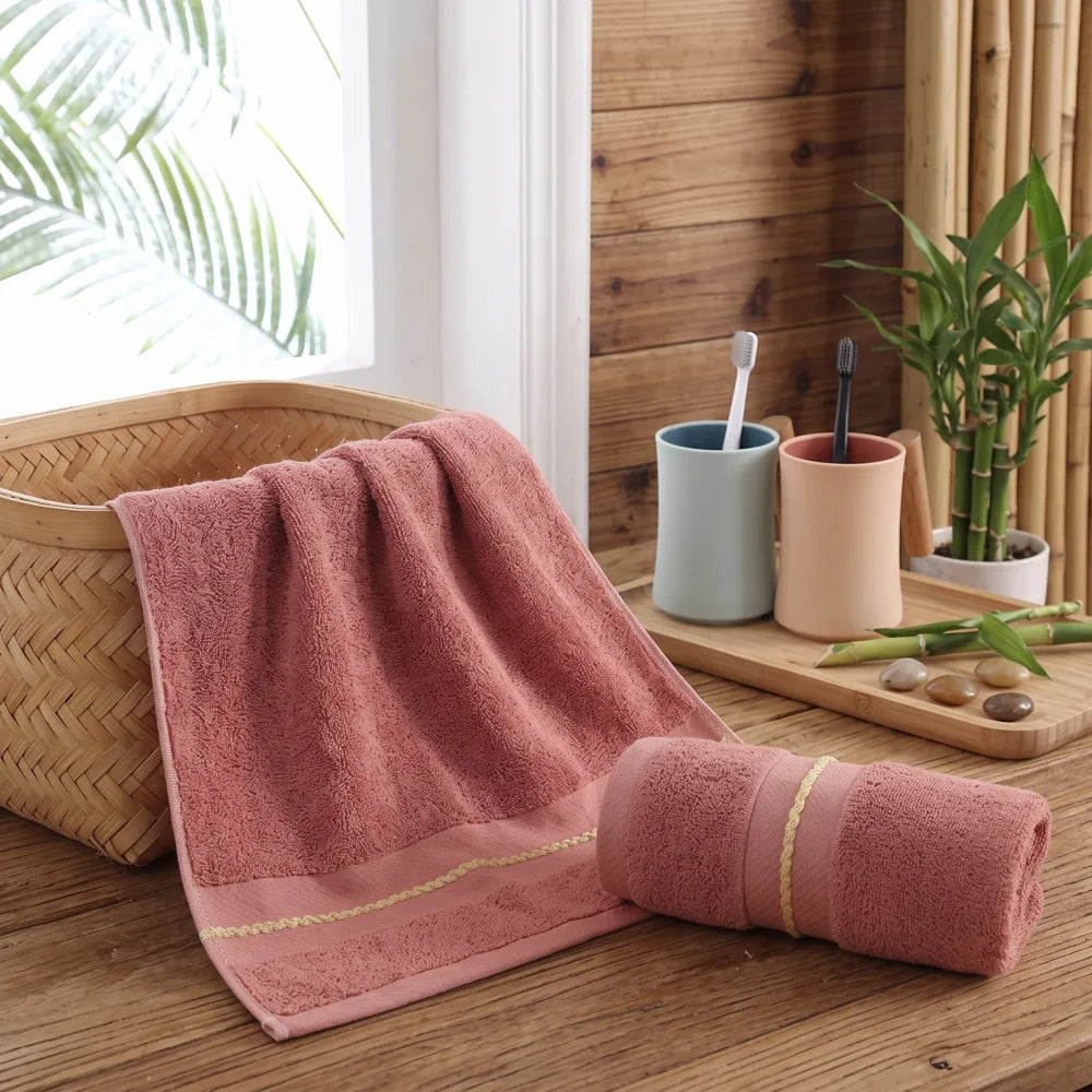 Serviette en bambou haut de gamme, coloris brique, bordure tissée