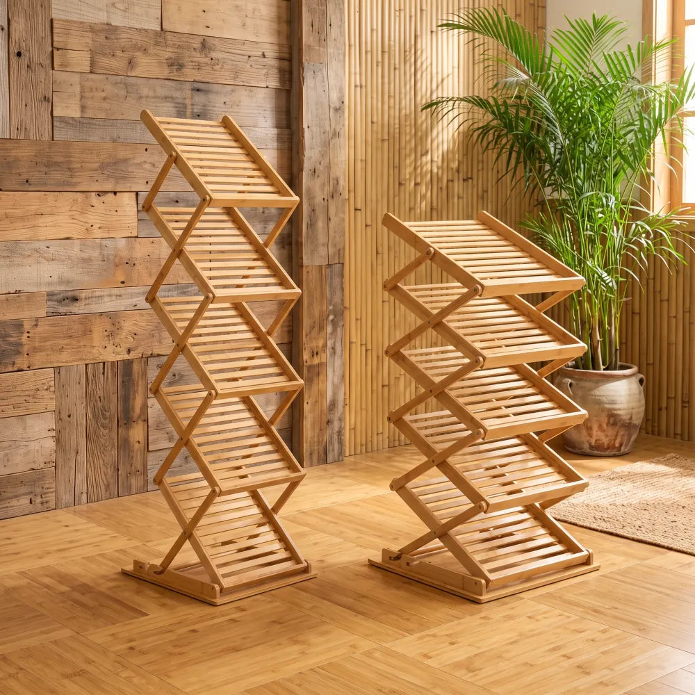 Étagère à chaussures pliable en bois et bambou, deux tailles côte à côte, structure en X à niveaux inclinés