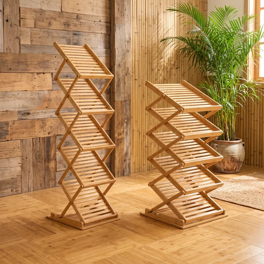Étagère à chaussures pliable en bois et bambou, deux tailles côte à côte, structure en X à niveaux inclinés