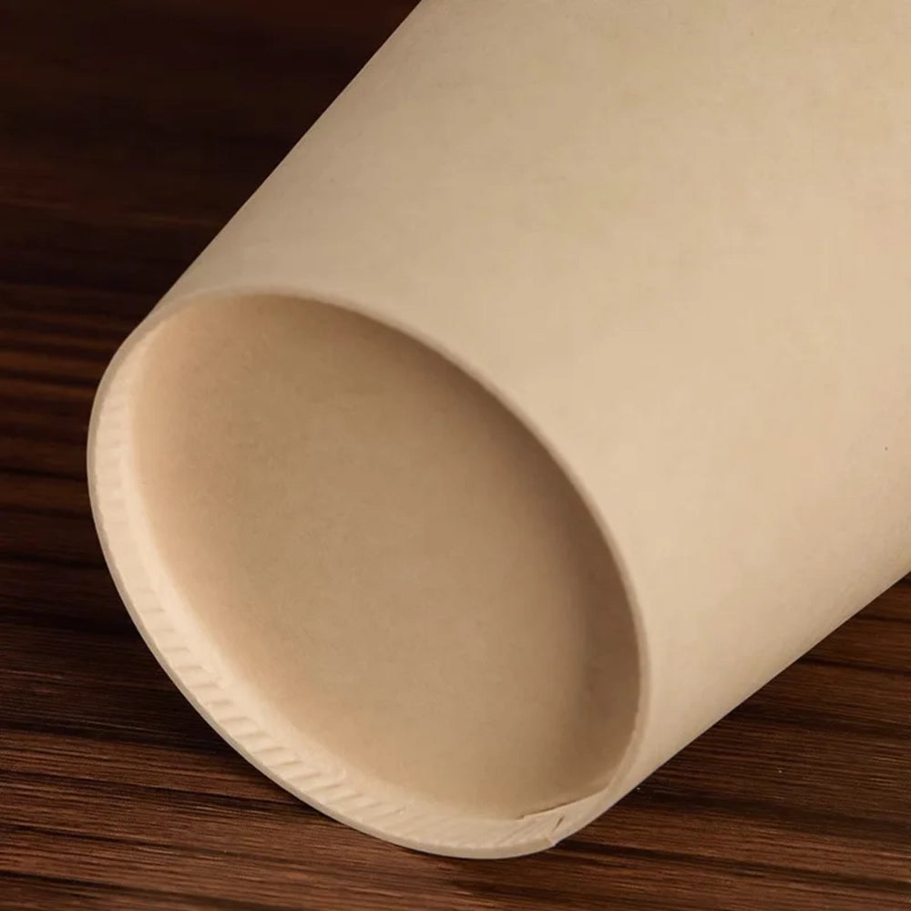 Gros plan sur la texture en fibre de bambou du gobelet jetable, bord replié