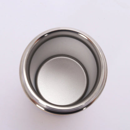 Gros plan sur le couvercle amovible en inox de la gourde en bambou isotherme compacte, double paroi visible
