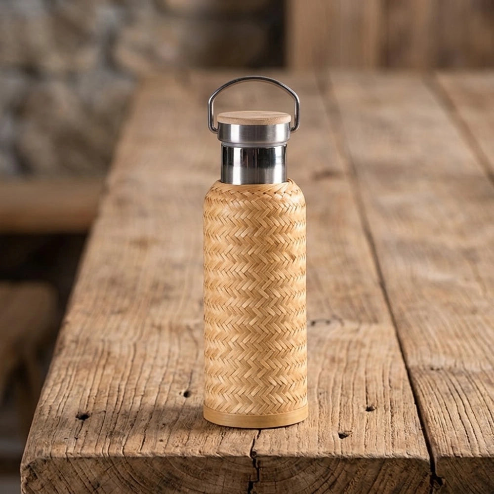 Gourde en bambou tressé isotherme finition claire tressage chevron