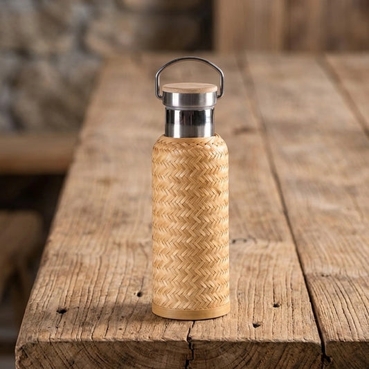 Gourde en bambou tressé isotherme finition claire tressage chevron