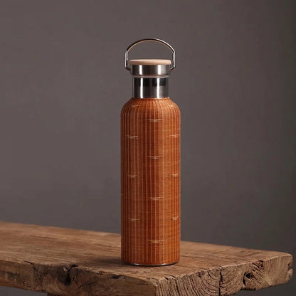 Gourde en bambou tressé isotherme finition rousse tressage mouchete
