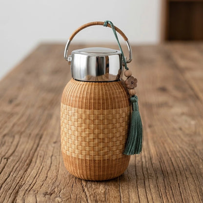 Gourde en bambou tressé isotherme rétro finition bicolore avec breloque