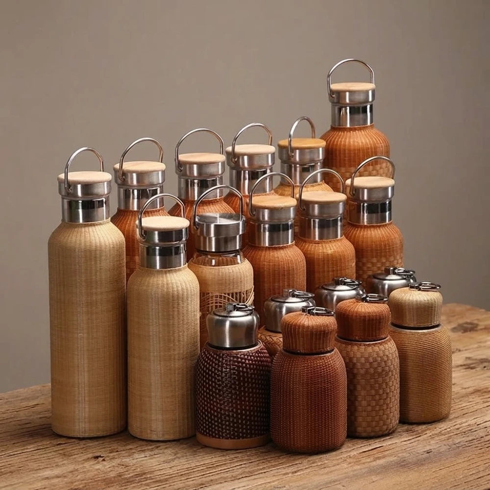 Gamme de gourdes en bambou tressé isotherme, plusieurs tailles et coloris
