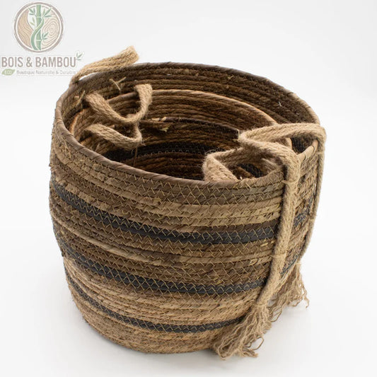 Trois paniers de rangement en feuille de bananier et jonc de mer empilés, tressage naturel et marron, Bois Et Bambou Eco