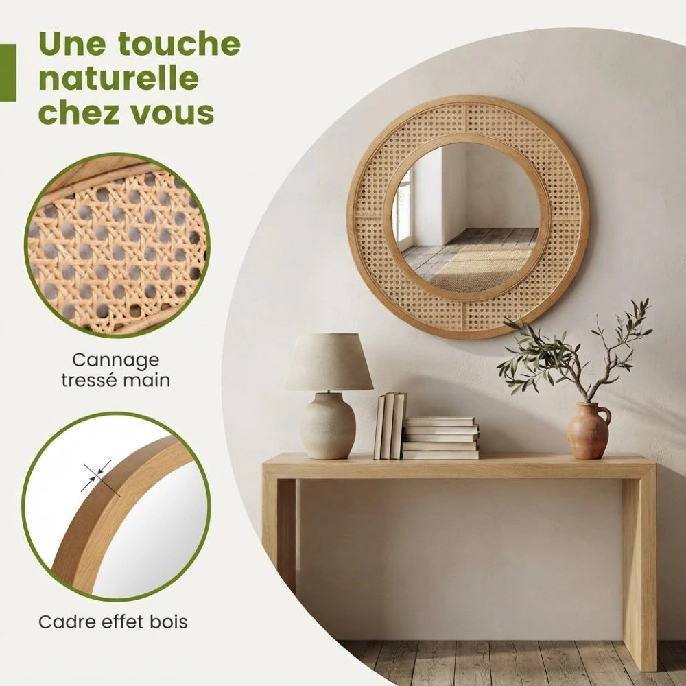 Miroir rond effet rotin dans une entrée avec console en bois clair