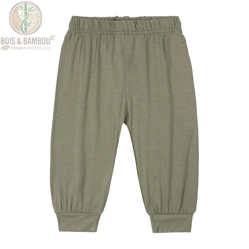 Pantalon léger bébé en fibre de bambou coloris vert kaki, ceinture élastique souple et bas resserré, coupe unisexe – Bois Et Bambou Eco