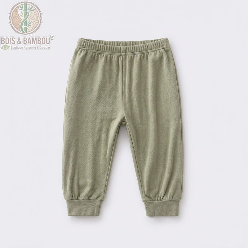 Pantalon bébé bambou vert à plat, fibre douce et respirante pour la peau sensible