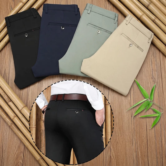 Pantalon bambou homme bureau Regular Fit, quatre coloris pliés avec détail porté vue arrière