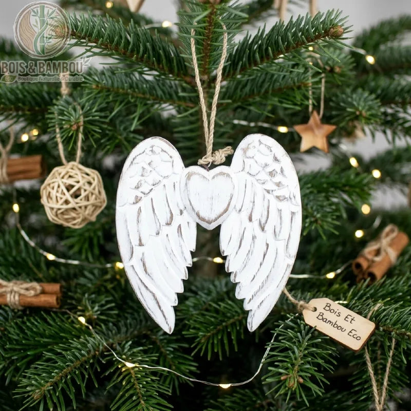 Petite double aile d'ange et cœur en bois d'albesia suspendue à un sapin de Noël