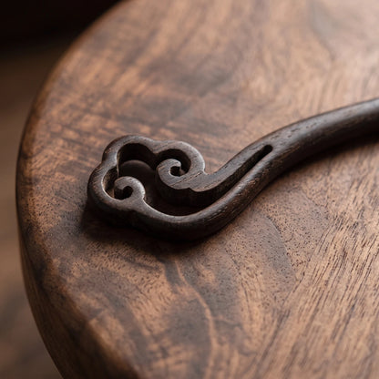 Pic à cheveux en bois de santal à motif nuage tourbillon ajouré, sculpture délicate