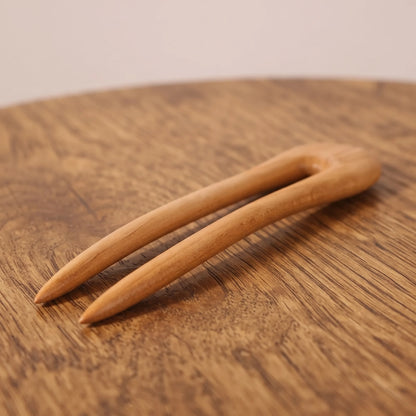 Pic à cheveux en U en bois de pêcher massif tête lisse arrondie 13 cm style ancien