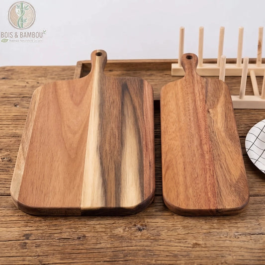Planche à découper et de service en bois d'acacia massif avec poignée, deux modèles côte à côte