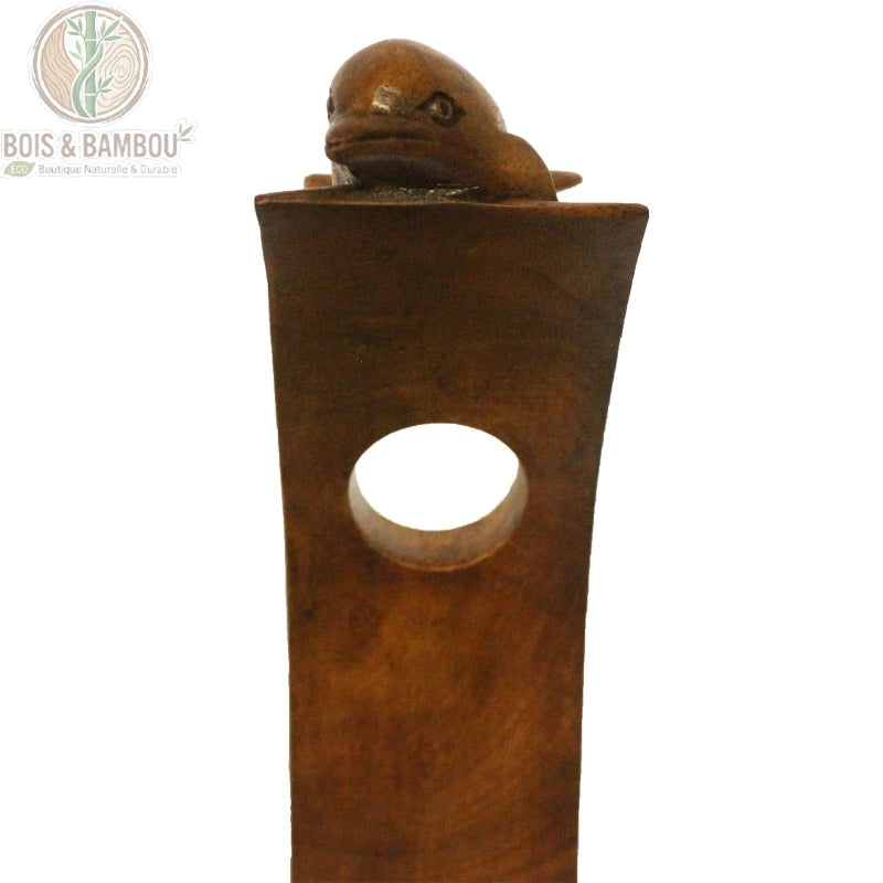 Porte-bouteille en équilibre bois brun, détail tête sculptée dauphin sur socle Bois Et Bambou Eco