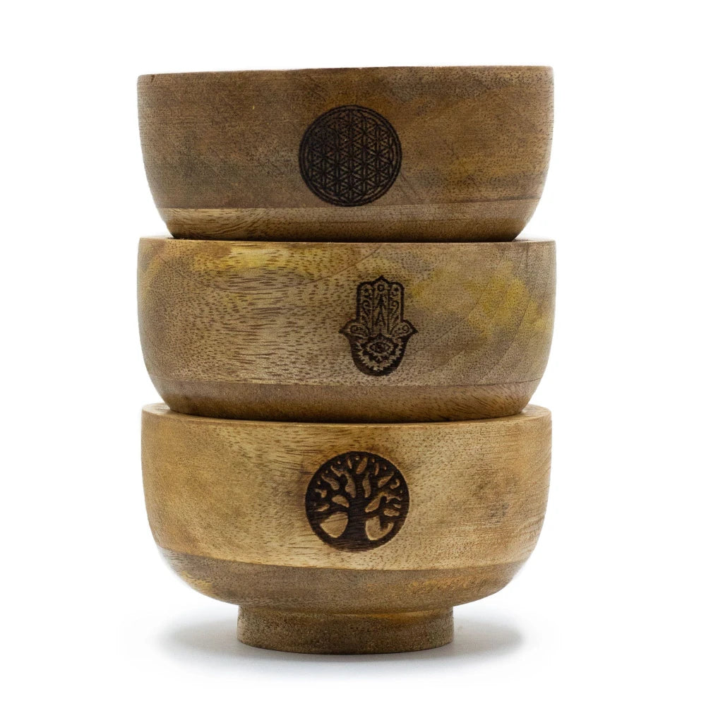Trois porte-encens bols en bois de manguier empilés, motifs Fleur de Vie, Main de Fatma et Arbre de Vie