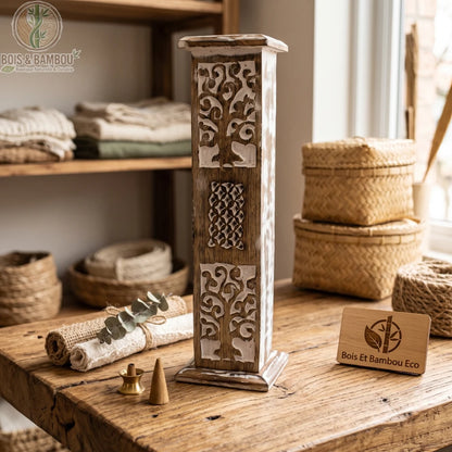 Porte-encens tour en bois blanchi, motif arbre de vie sculpté, ambiance déco naturelle