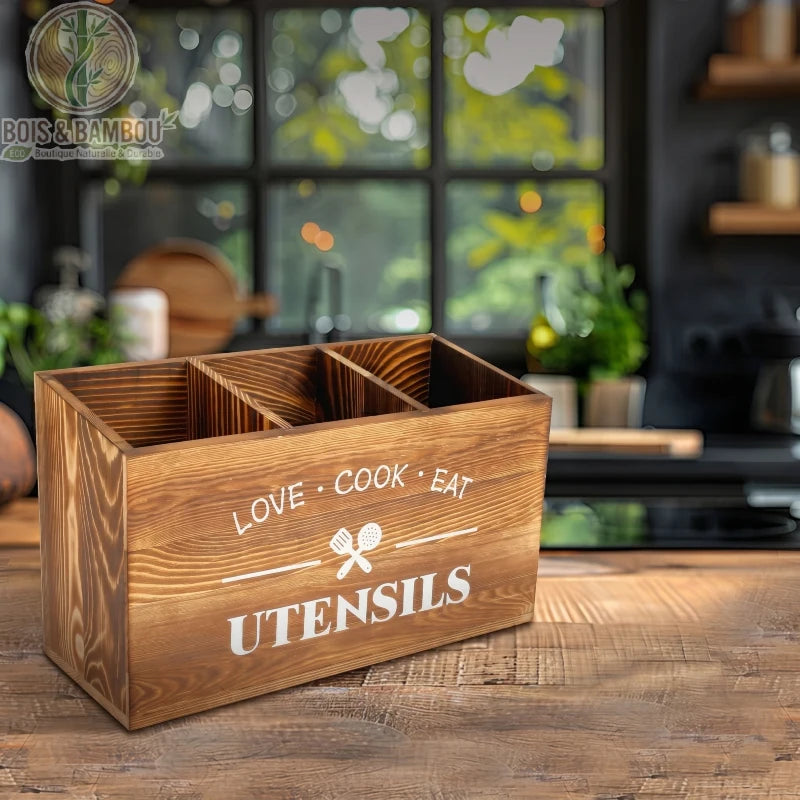 Porte ustensiles bois cuisine 3 compartiments brun naturel grave UTENSILS, sur comptoir devant fenetre, Bois et Bambou Eco