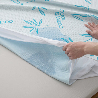 Membrane imperméable du protège-matelas en bambou retenant un liquide