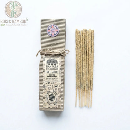 Encens Palo Santo, résine rituelle sur bâton, vue sur fond blanc