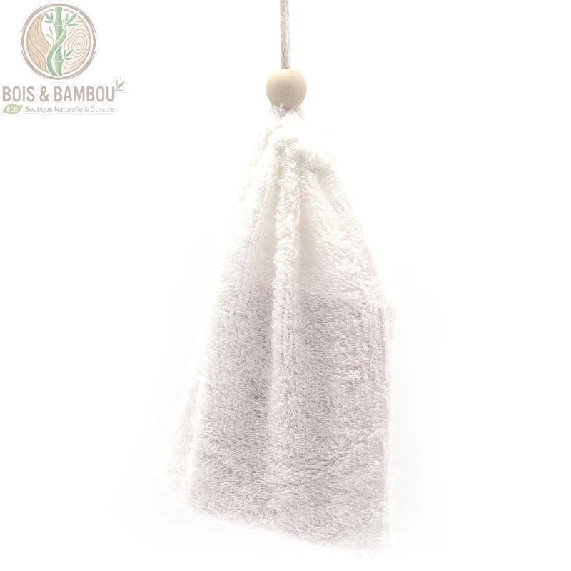 Sac à savon ouvert laissant apparaître un savon solide rose et son cordon coulissant