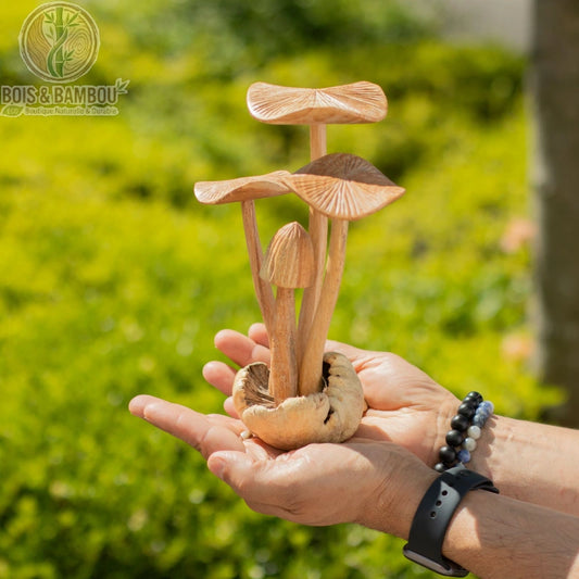 Sculpture en bois brut quatre champignons tenue en main, échelle de la pièce artisanale - Bois Et Bambou Eco