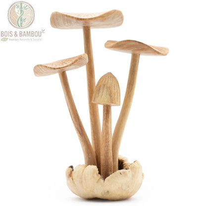 Sculpture en bois brut quatre champignons faits main, vue studio fond blanc - Bois Et Bambou Eco
