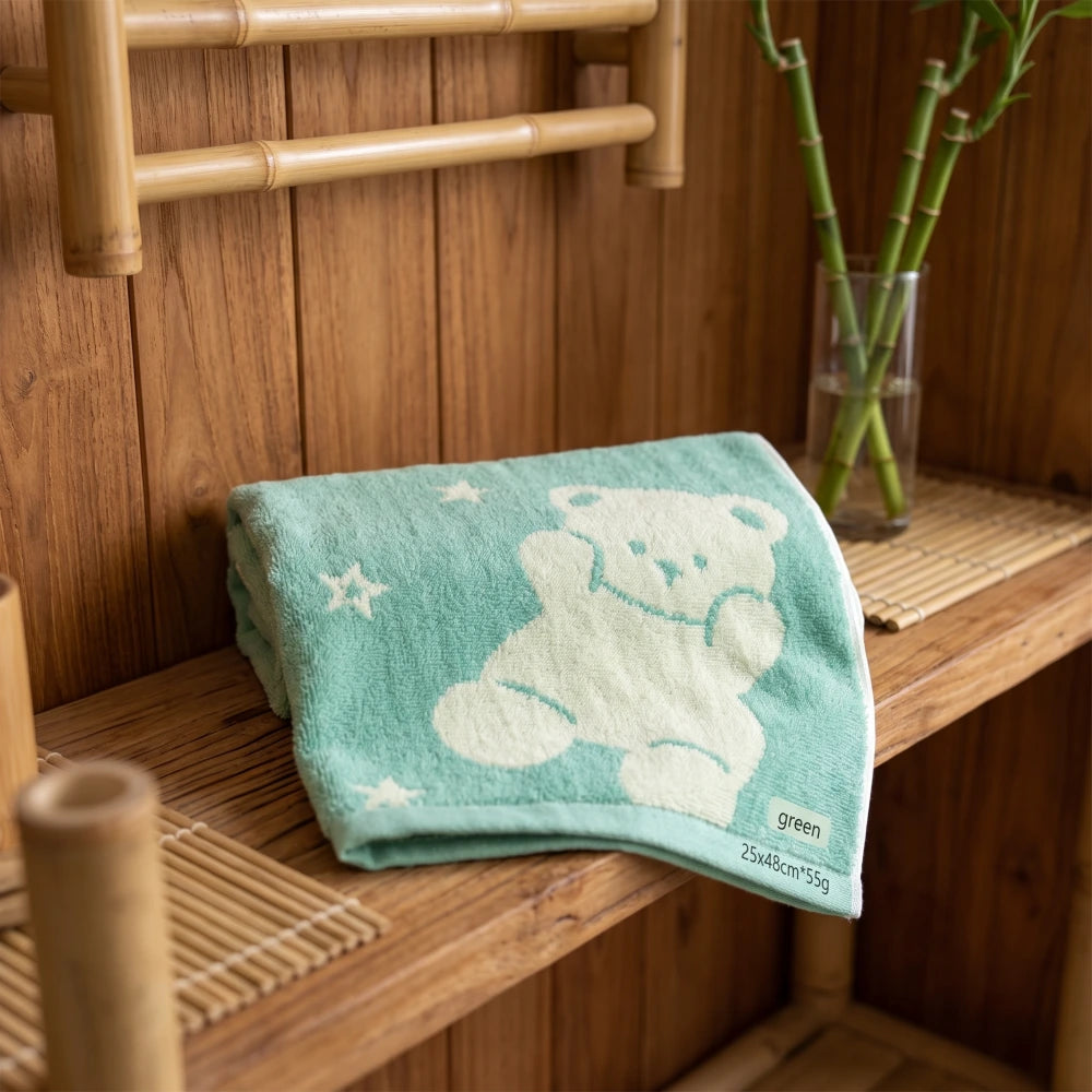 Serviette en bambou pour enfant, motif ourson étoilé vert sauge, 25 par 48cm