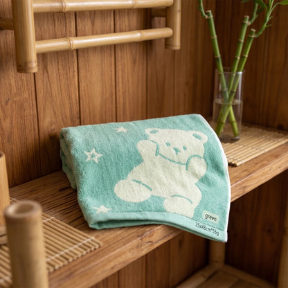 Serviette en bambou pour enfant, motif ourson étoilé vert sauge, 25 par 48cm