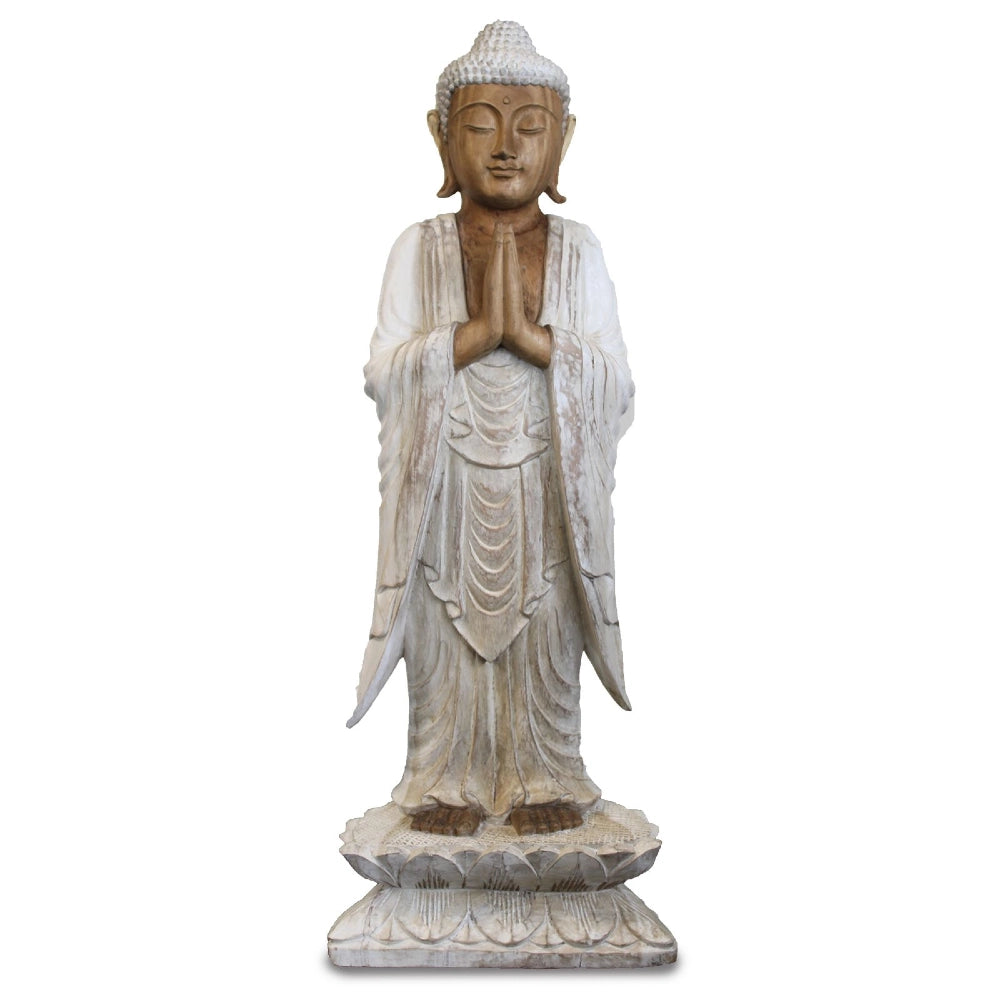 Statue de Bouddha debout en bois de Suar blanchi, 100 cm, mains jointes, vue de face sur fond blanc