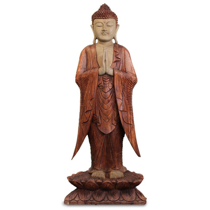 Statue de Bouddha debout en bois de Suar naturel, 100 cm, mains jointes et visage clair, vue de face sur fond blanc