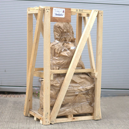 Statue de Bouddha emballée dans une caisse en bois pour un transport sécurisé