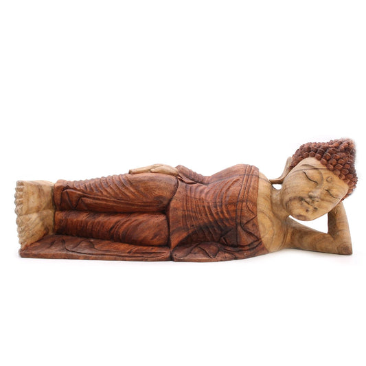 Statue de Bouddha couché en bois de Suar, 50 cm, allongé la tête sur la main, vue de face sur fond blanc