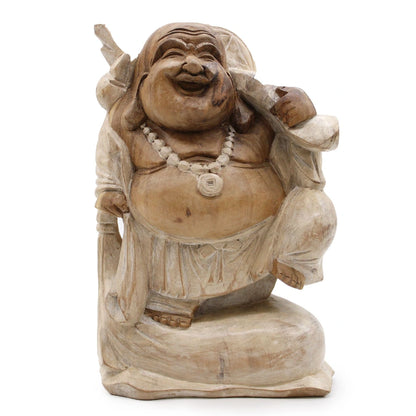 Statue de Bouddha rieur debout en bois de Suar blanchi, 30 cm, vue de face sur fond blanc