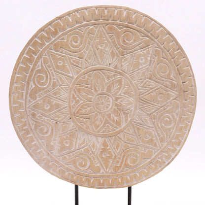 Symbole Mandala en bois d'albasia naturel, motif étoilé et spirales gravés