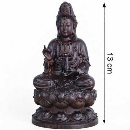 Statue Guan Yin en ébène sculptée, petit modèle de 13 cm de haut assis sur un lotus