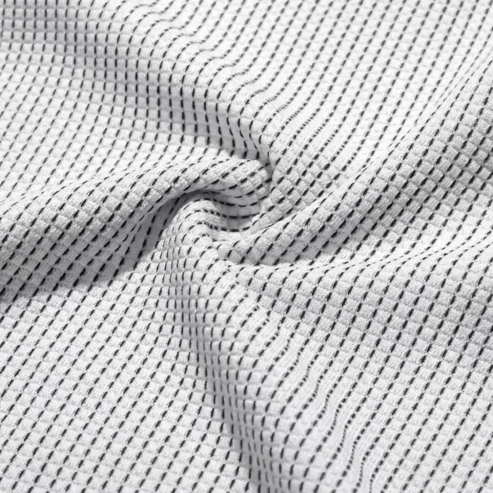 Gros plan sur le tissage gaufré de la maille de bambou, texture douce et respirante