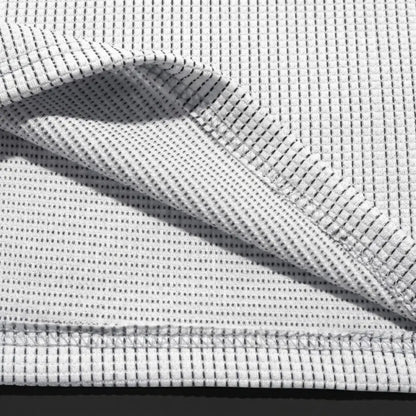 Gros plan sur la texture gaufrée de la maille de bambou du polo homme