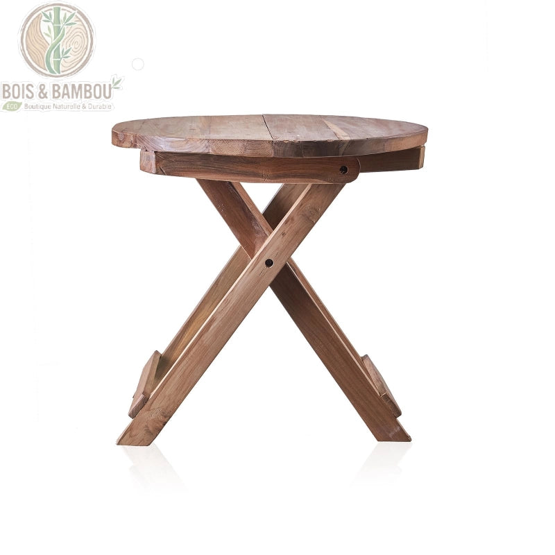 Table basse ronde pliante en teck recyclé dépliée sur fond blanc