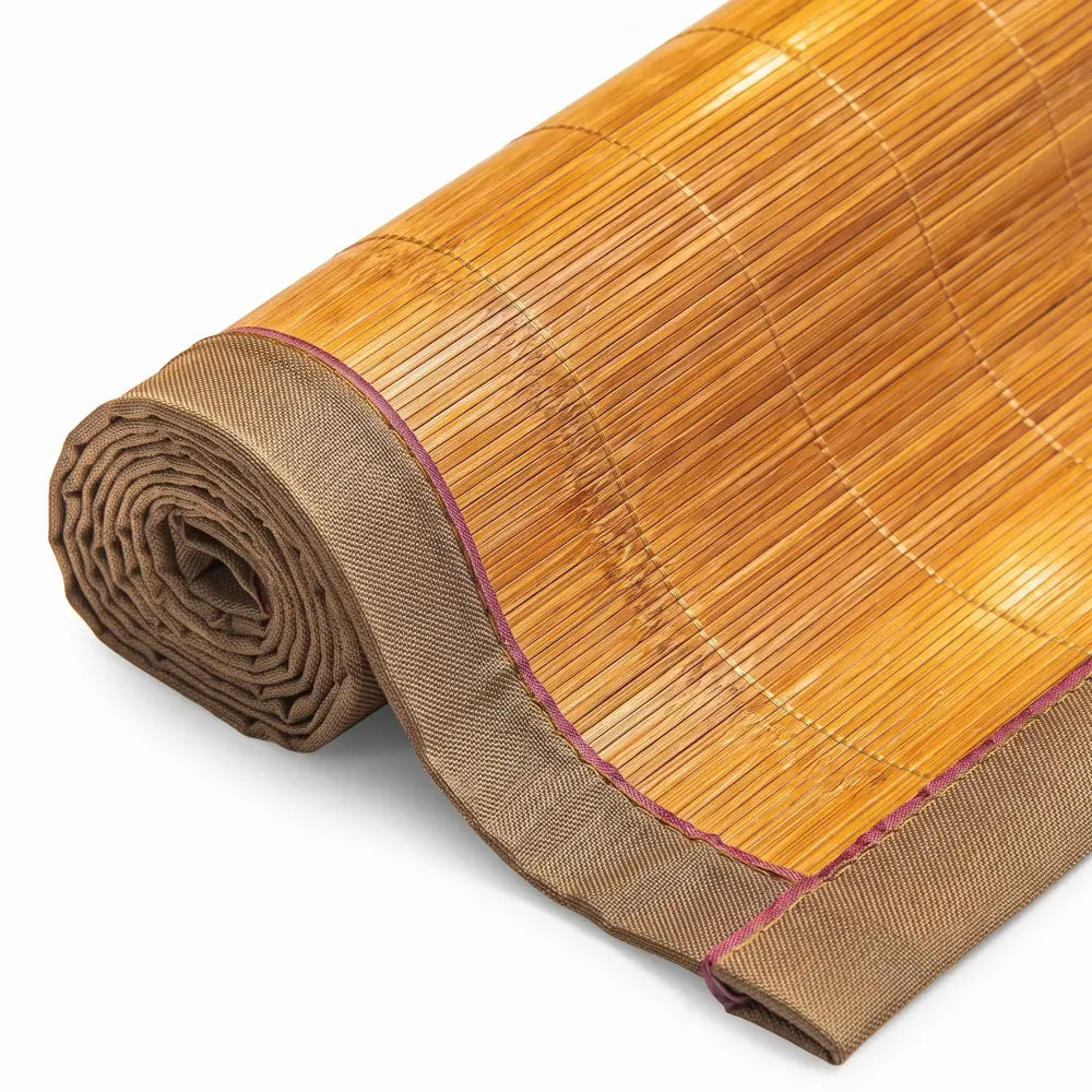 Tapis de lit bambou naturel enroulé, pratique pour le rangement