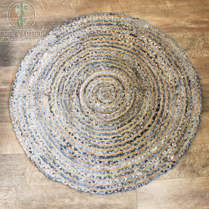 Tapis rond en jute et denim recyclé, 120 cm, dégradé de bleus, sur fond bois