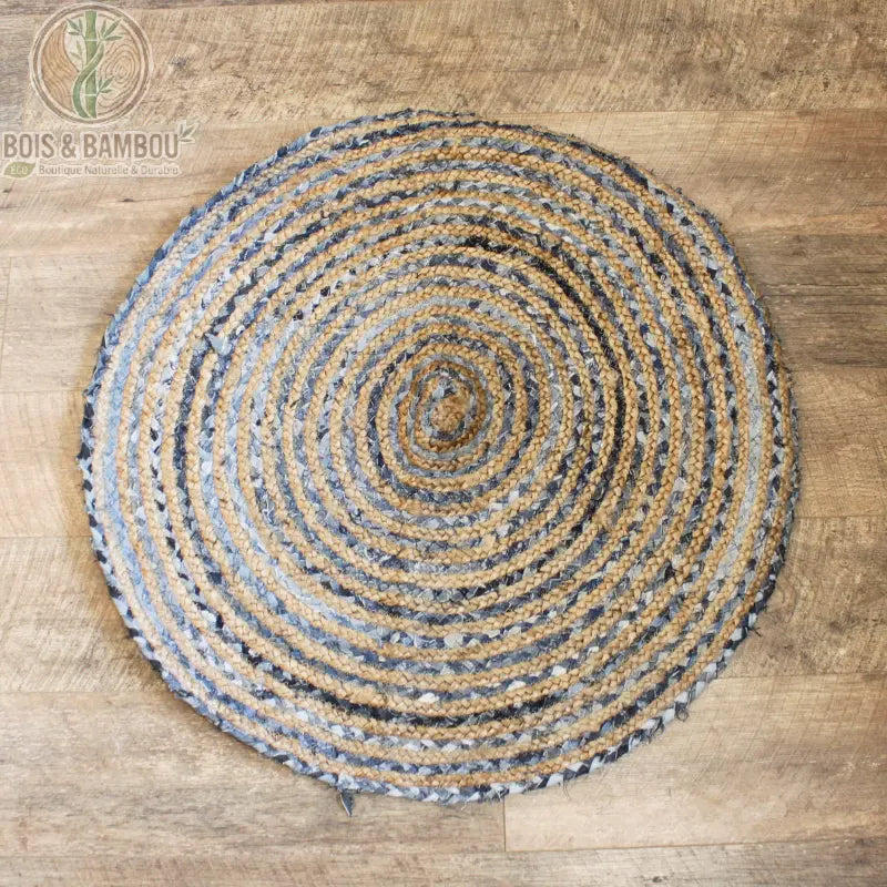 Tapis rond en jute et denim recyclé, 90 cm, dégradé de bleus, sur fond bois